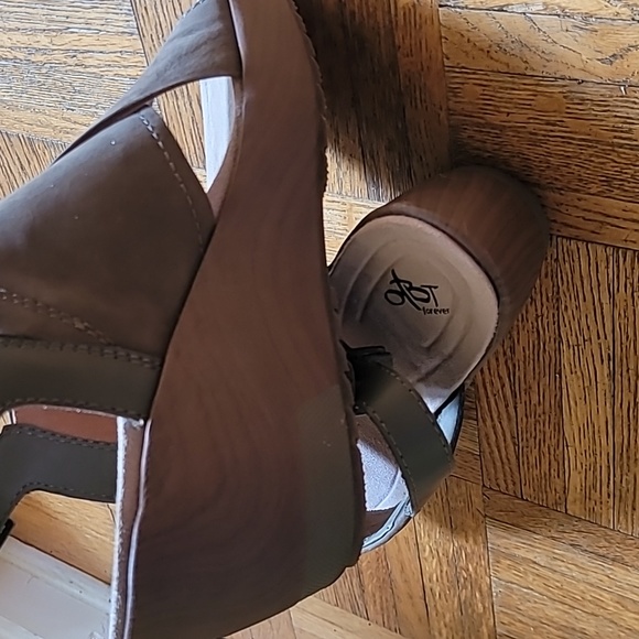 OTBT Yvonne Platform Wedge Sandals - Picture 6 of 8